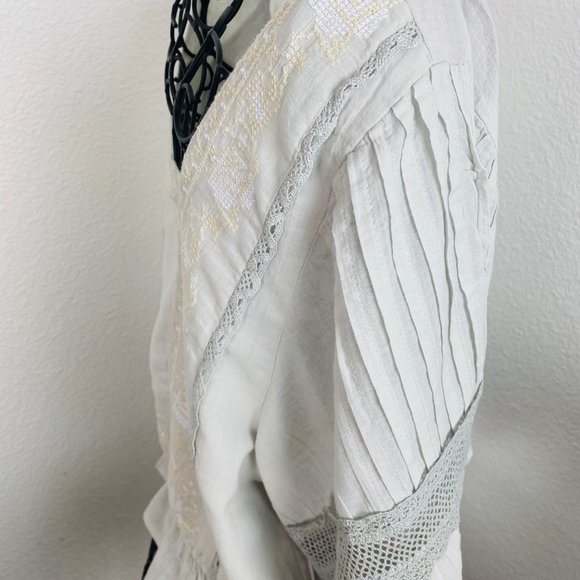 AMERICAN EAGLE Embroidered Beautiful Blouse Large - Picture 9 of 13